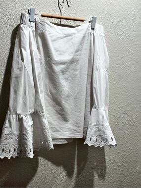 White Lace Cuff Blouse, 0ff the Shoulder, NEW.